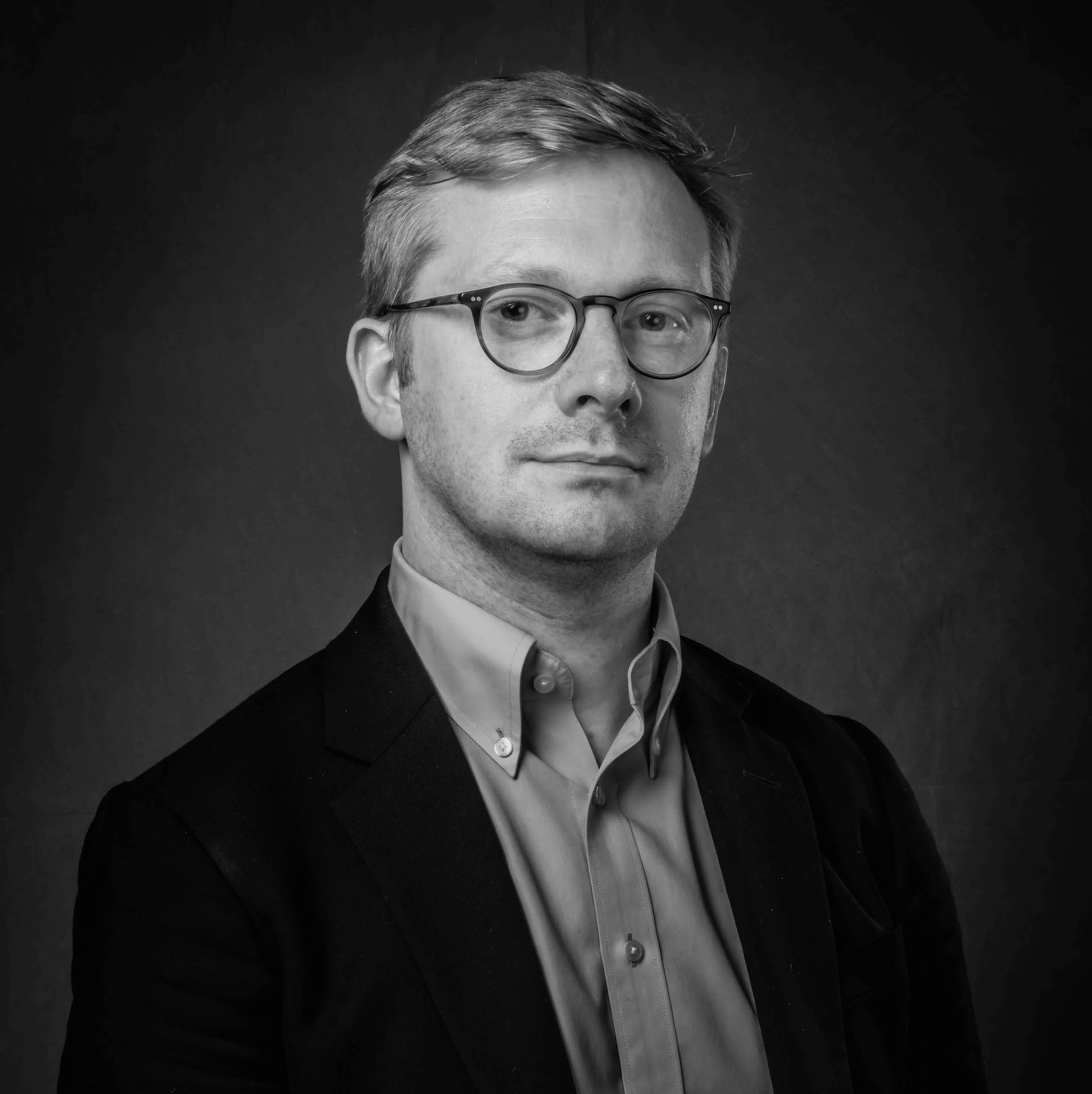 Louis Leslie - black and white headshot